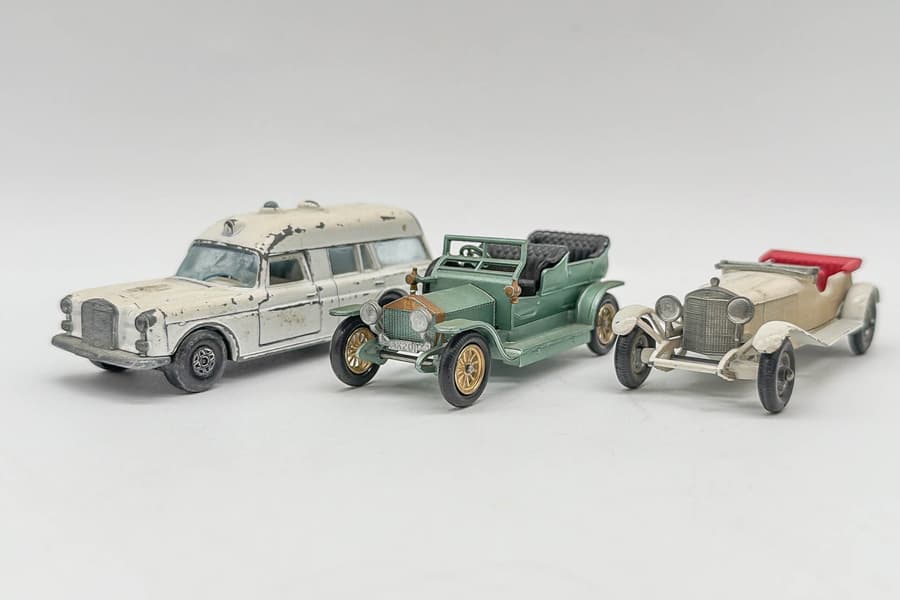 3 alte Spielzeugautos